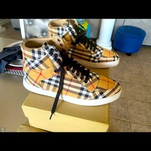 Hightop Burberry Sneaker